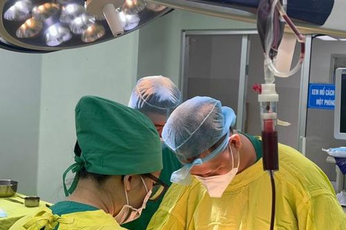Cứu sống bệnh nhân bị đâm thủng tim 'thập tử nhất sinh'