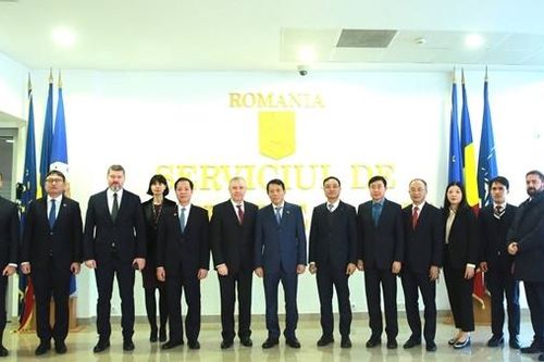 Thứ trưởng Lương Tam Quang làm việc với Bộ Nội vụ và Cơ quan bảo vệ yếu nhân của Romania