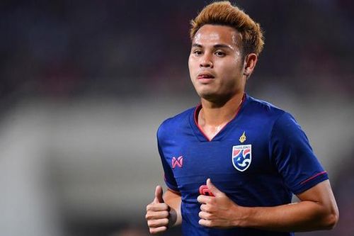 Ngôi sao Theerathon lại chơi xấu, bị treo giò tại Asian Cup