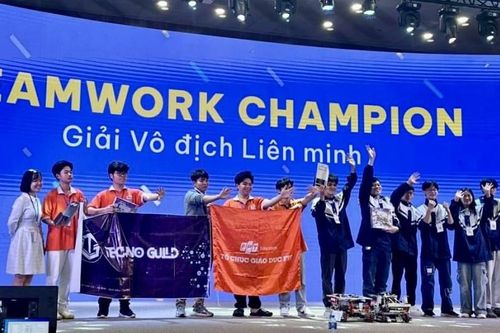 Đội Robotic 11 trường THPT Chuyên Cao Bằng đạt 3 giải tại Giải Vô địch Quốc gia VEX Robotics 2024