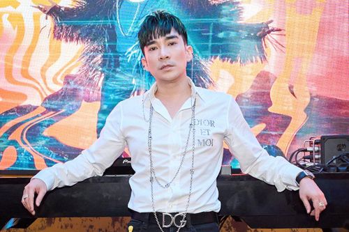 Ca sĩ Quang Hà tuổi 43: Sống đơn giản, thích mặc áo thun, quần đùi vào bếp