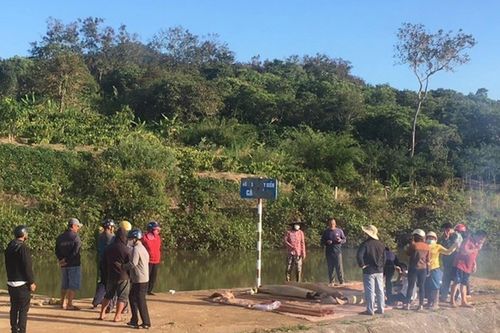 Ra đập nước tắm, 4 nữ sinh chết đuối thương tâm