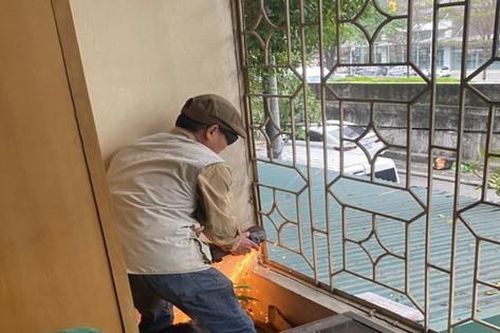 Người dân phố cổ mở 'chuồng cọp' tạo lối thoát hiểm