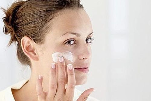 Ba hiểu lầm về dưỡng ẩm khiến da khô căng