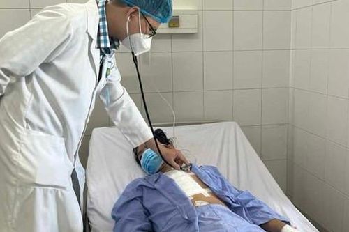 3 giờ căng thẳng cứu bệnh nhân có vết thương tim nguy kịch