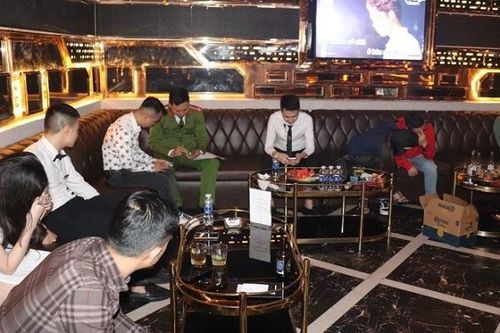 Phát hiện 4 đối tượng sử dụng ma túy trong quán karaoke