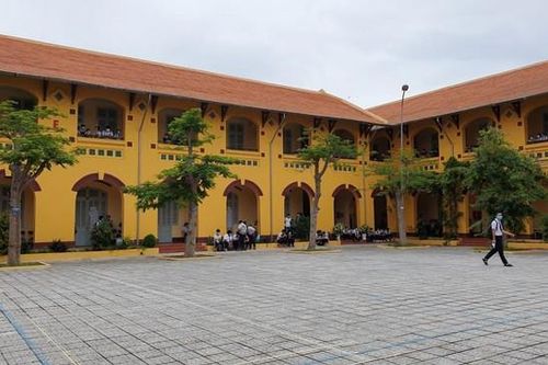 Cần Thơ: Sự cố nổ bình thí nghiệm trong giờ thực hành môn Hóa, 5 học sinh bị thương