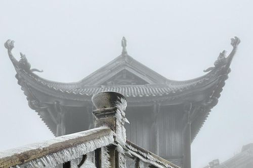 Chùa Đồng (Yên Tử) phủ trắng băng tuyết