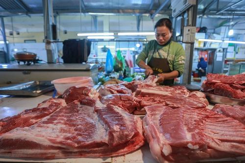 Giá thịt heo ở chợ đắt hơn siêu thị