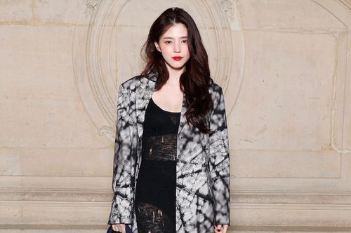 Han So Hee gây bão khi diện mốt lộ nội y ở Paris