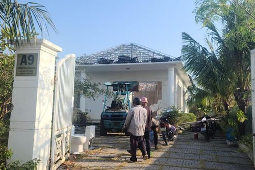 Người dân tự nguyện tháo dỡ một số căn biệt thự xây dựng trái phép
