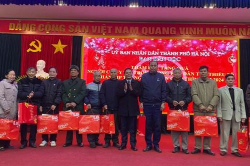 Mỹ Đức thăm hỏi, tặng quà đồng bào dân tộc thiểu số