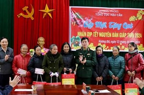 Đoàn công tác Tổng cục Hậu cần thăm, tặng quà Tết tại tỉnh Hà Tĩnh