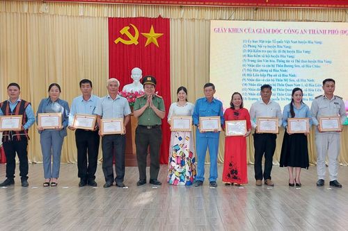 Tiếp tục nhân rộng các mô hình, điển hình tiên tiến trong phong trào Toàn dân BVANTQ