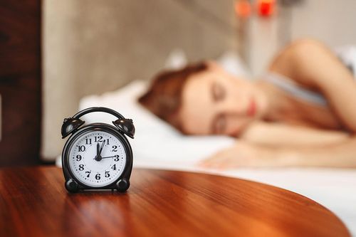 Sự thật khó tin về 'giờ vàng' cho giấc ngủ