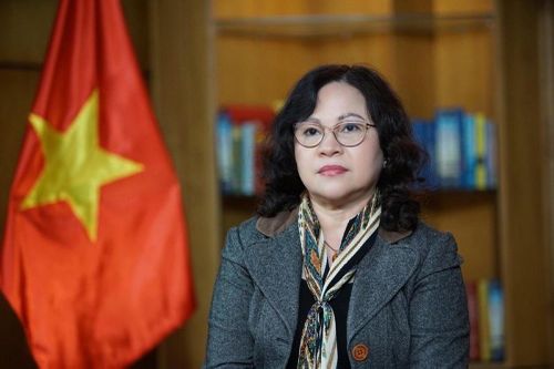 Thứ trưởng Ngô Thị Minh được tặng thưởng Huân chương Độc lập hạng Nhì