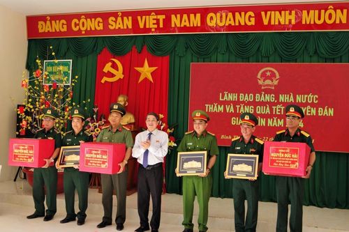 Phó Chủ tịch Quốc hội Nguyễn Đức Hải thăm, chúc tết cán bộ, chiến sĩ tỉnh Bình Thuận