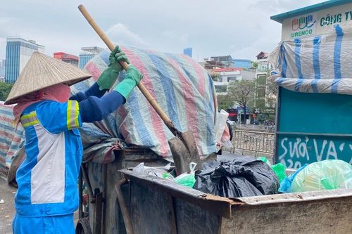 'Gồng mình' mưu sinh trong cái rét dưới 10 độ C ở Hà Nội