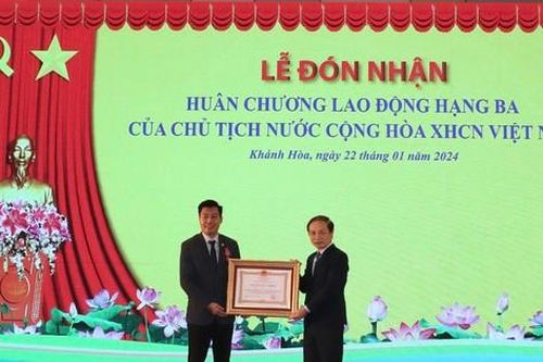 Phó Chủ tịch Hội Doanh nhân trẻ Việt Nam nhận Huân chương Lao động hạng Ba
