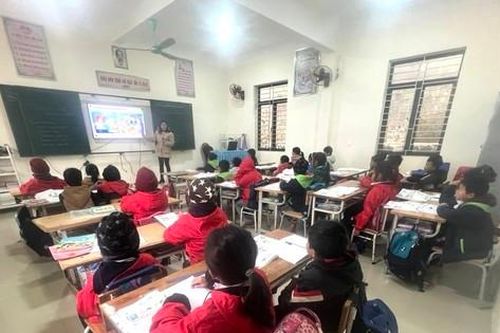 Thời tiết giá rét, huyện biên giới Nghệ An lùi thời gian học sinh đến trường