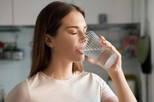 Uống xong cốc nước gặp ngay 3 bất thường này có thể sức khỏe đang có vấn đề
