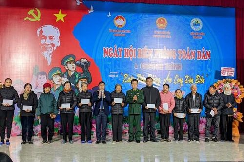 Hải Phòng trao 100 suất quà cho gia đình khó khăn vùng biên giới biển