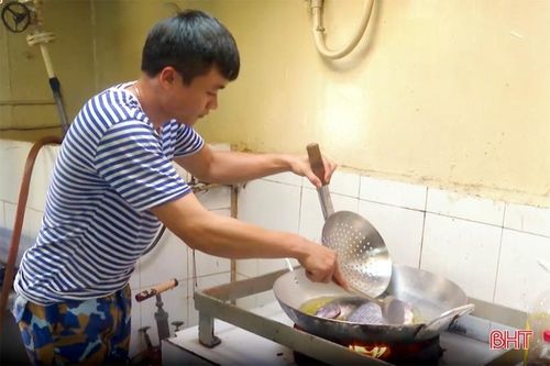 Khám phá bữa ăn của các 'siêu đầu bếp' trên tàu Trường Sa 04