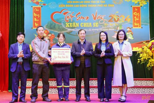 Bí thư Tỉnh ủy chung vui 'Tết sum vầy' cùng người lao động thành phố Hà Tĩnh