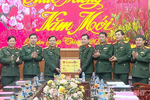 Bộ Tư lệnh Quân khu 4 kiểm tra công tác sẵn sàng chiến đấu và chúc tết tại Hà Tĩnh