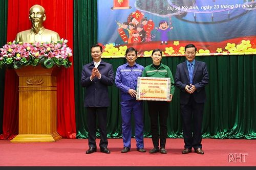 'Tết sum vầy - Xuân chia sẻ' đến với người lao động TX Kỳ Anh
