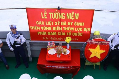Xúc động Lễ tưởng niệm chiến sỹ hy sinh trên Vùng biển phía Nam của Tổ quốc