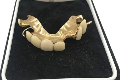 Những điều thú vị về bộ răng giả sắp được bán đấu giá của cố Thủ tướng Churchill