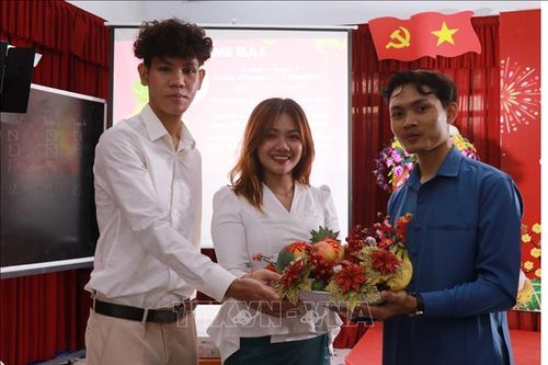 Sinh viên quốc tế thích thú tìm hiểu phong tục đón Tết cổ truyền của Việt Nam