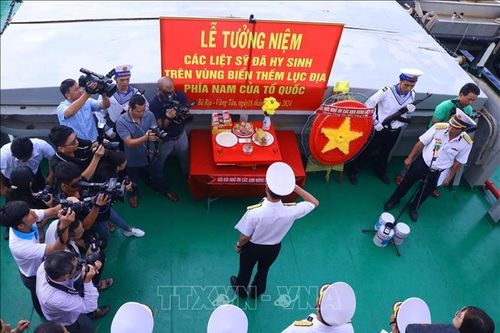 Xúc động Lễ tưởng niệm cán bộ, chiến sỹ hy sinh trên Vùng biển phía Nam của Tổ quốc