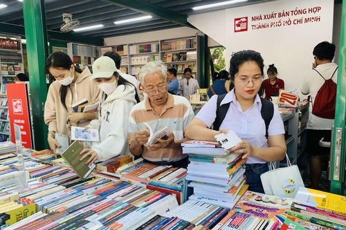 Đường sách TP Hồ Chí Minh đạt doanh thu gần 60 tỷ đồng