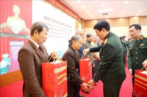 Mang Tết ấm đến muôn nơi