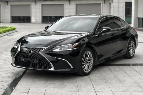 Ngỡ ngàng giá chào bán của Lexus ES 250 cũ sau 6 năm lăn bánh