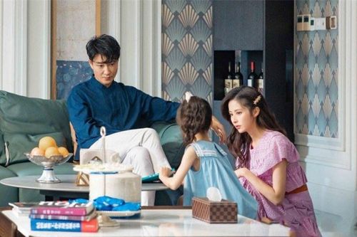 Về nhà chồng cũ thu dọn đồ đạc, thấy khung cảnh sau cánh cửa người phụ nữ òa khóc