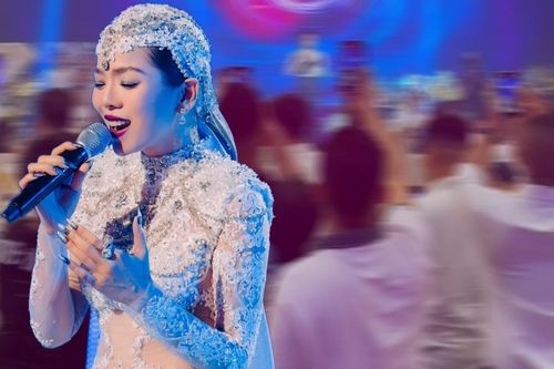 Giữa ồn ào cãi tay đôi với antifan, khán giả phản ứng ra sao khi thấy Lệ Quyên đứng trên sân khấu?