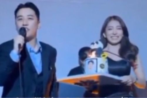 Nam ca sĩ tổ chức tiệc gặp mặt khán giả sau khi ra tù: Danh tính chẳng ai xa lạ