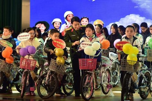 Phụ nữ Quân đội 'chắp cánh ước mơ'