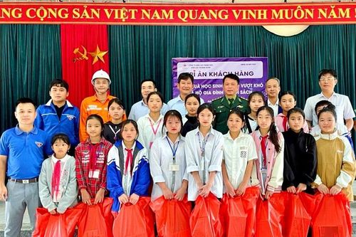 Điện lực Thường Xuân 'Đồng hành cùng khách hàng sử dụng điện an toàn, tiết kiệm và hiệu quả'