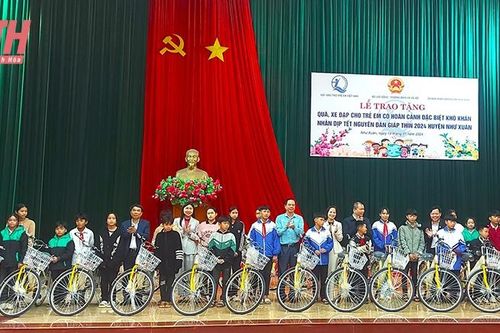 Chăm lo tết cho trẻ em nghèo