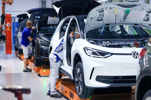 Các nhà cung cấp ngành công nghiệp lớn nhất châu Âu vật lộn để tồn tại theo EV