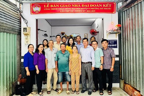 Bàn giao nhà Đại đoàn kết cho hộ dân có hoàn cảnh khó khăn ở phường Mỹ Phước