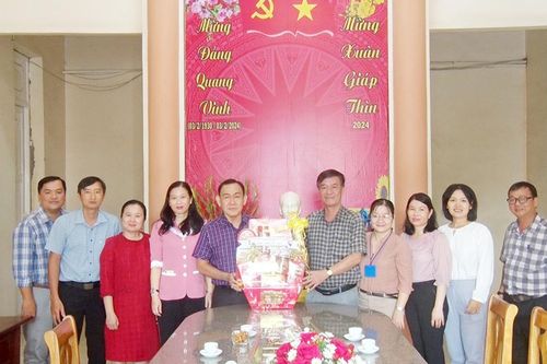 Sở Lao động - Thương binh và Xã hội tỉnh An Giang chúc Tết tại huyện Tri Tôn