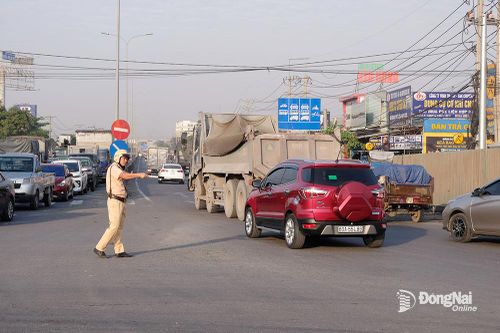 Chống ùn tắc giao thông dịp cận Tết