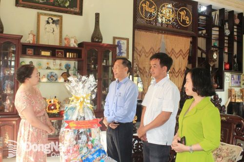 Trưởng ban Tuyên giáo Tỉnh ủy Phạm Xuân Hà thăm, chúc Tết các đồng chí nguyên lãnh đạo tỉnh