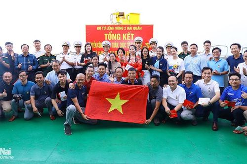 Hoàn thành hải trình thăm, động viên, chúc Tết cán bộ chiến sĩ làm nhiệm vụ trên biển