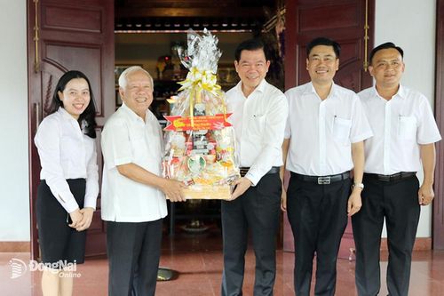 Bí thư Tỉnh ủy Nguyễn Hồng Lĩnh thăm, chúc Tết các đồng chí nguyên Bí thư Tỉnh ủy qua các thời kỳ